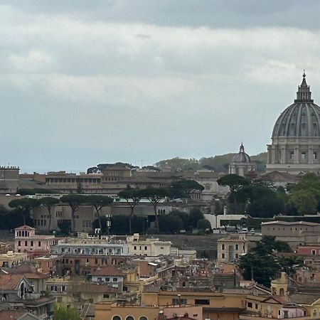 רומא Penthouse Apartment With Terrace Close To Vatican מראה חיצוני תמונה